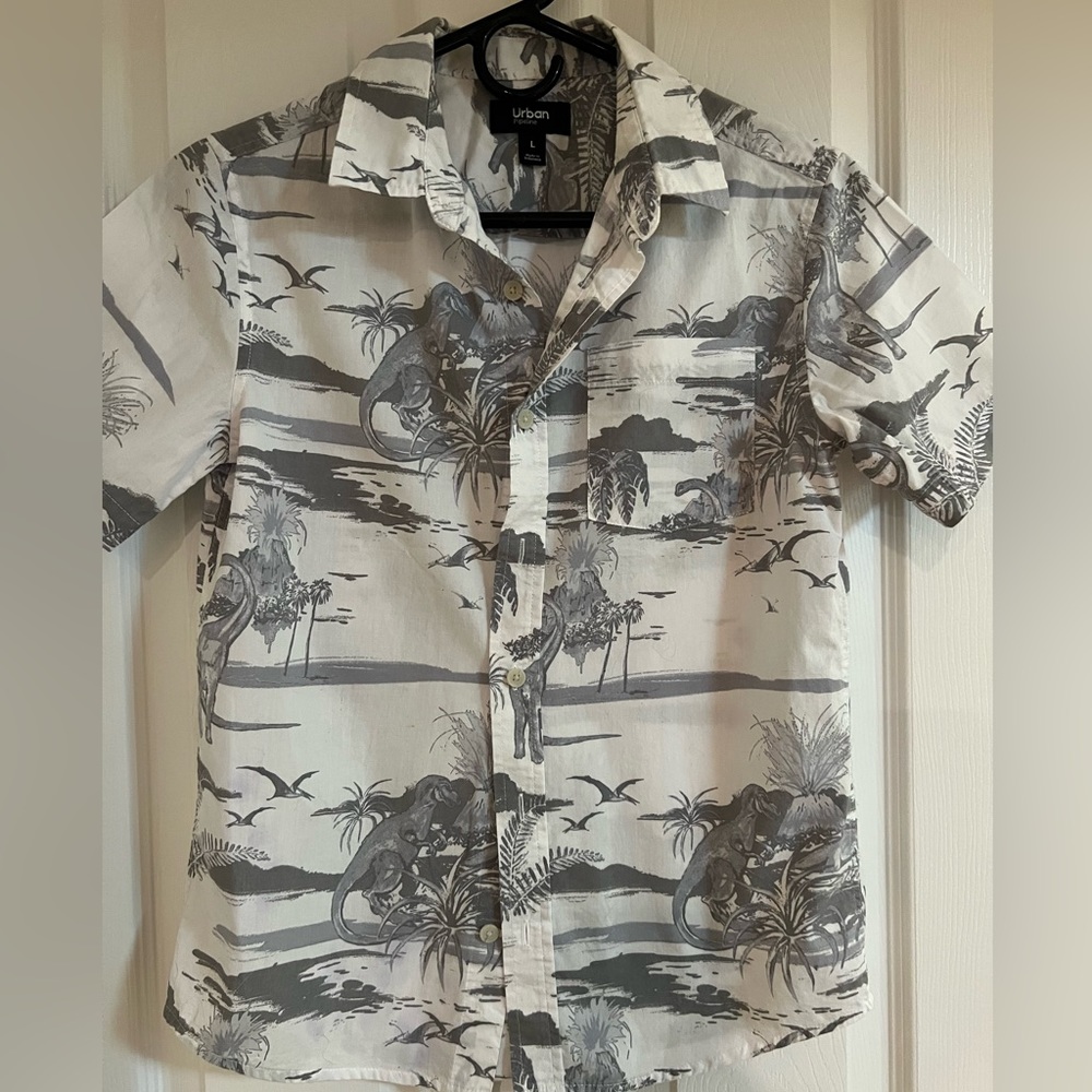 Button down short sleeve shirt